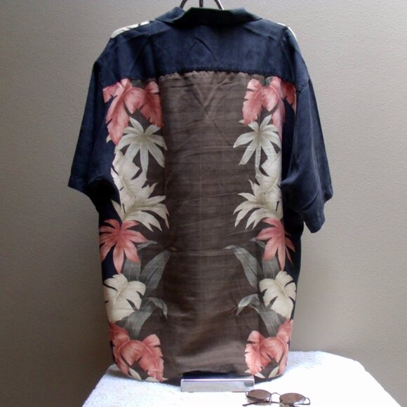 TOMMY BAHAMA 100% Silk Short Sleeved Hawaiian Camp Aloha Shirt Size Large - Picture 3 of 6
